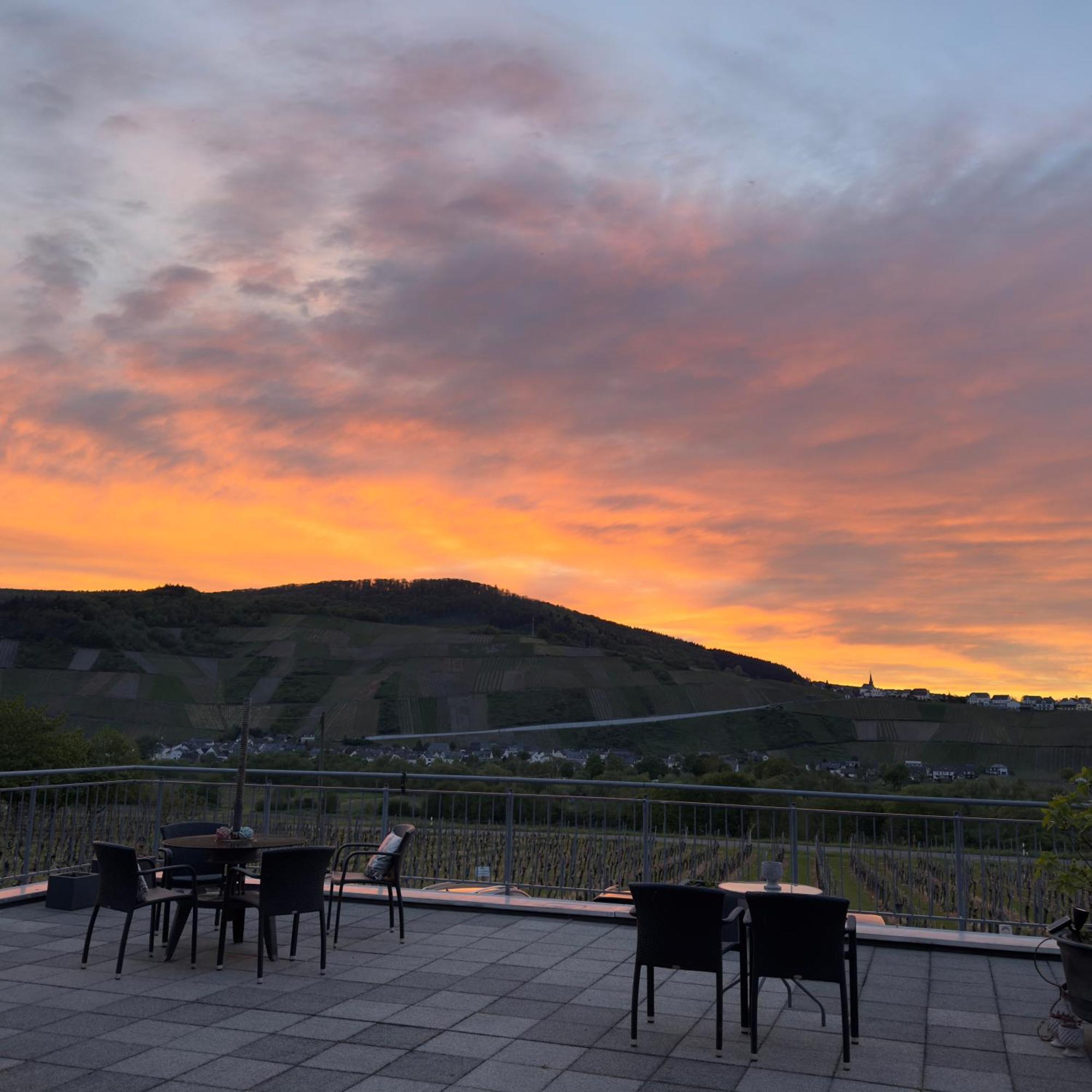 Bed and Breakfast Weingut Tiliahof Brauneberg Exterior foto